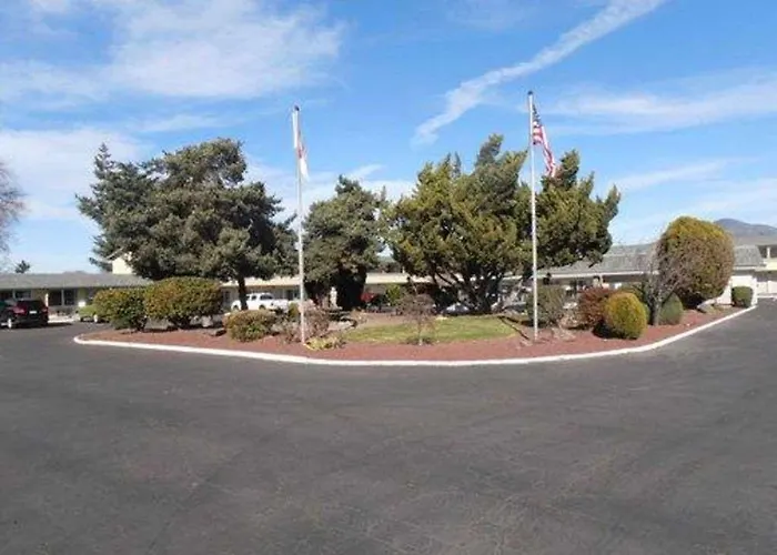 Econo Lodge Inn & Suites Central Medford