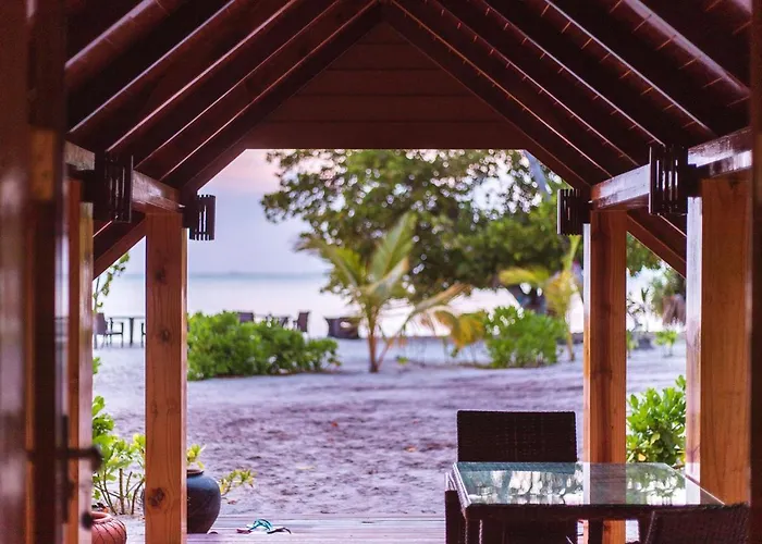 Dhangethi Hotels