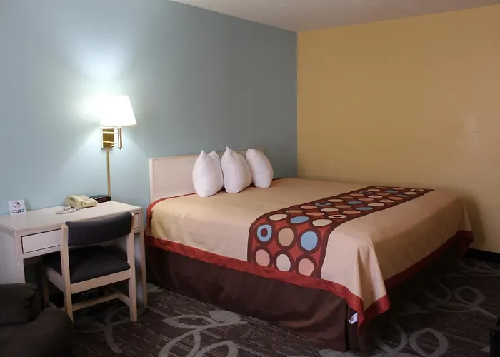 Super 8 By Wyndham Nephi Hotel