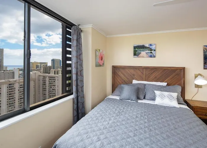 2 Bedroom Corner Suite & Tropical Views Honolulu