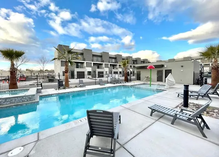 New Family-Friendly Townhome W/ Pool & Hot Tub St. George