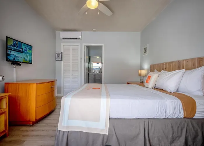 Royal Palm Hotel Dunmore Town