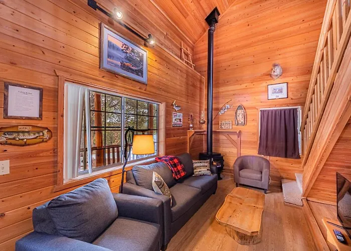 Cabin #4 The Wolves Den - Pet Friendly- Sleeps 6 - Playground & Game Room Payson