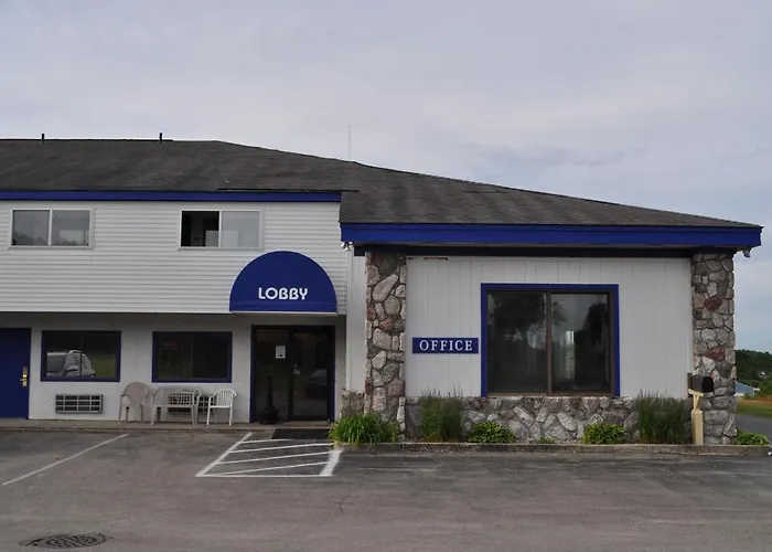 Super 8 By Wyndham Petoskey Hotel