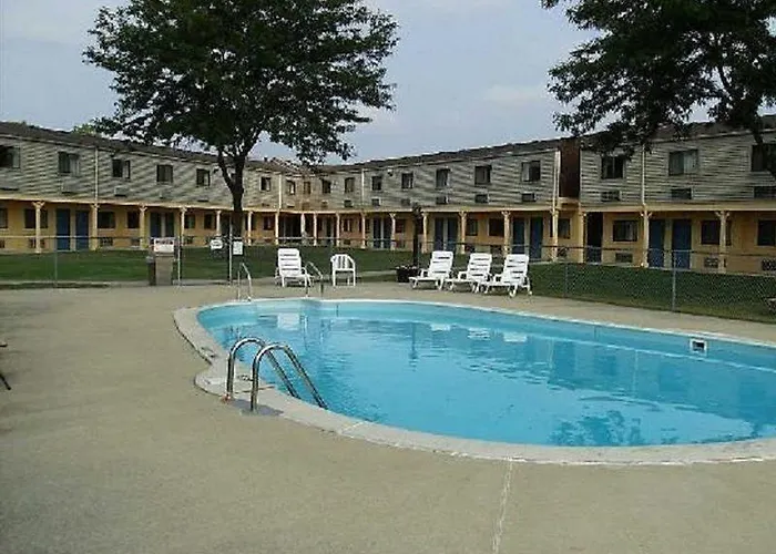 Days Inn By Wyndham Bowling Green