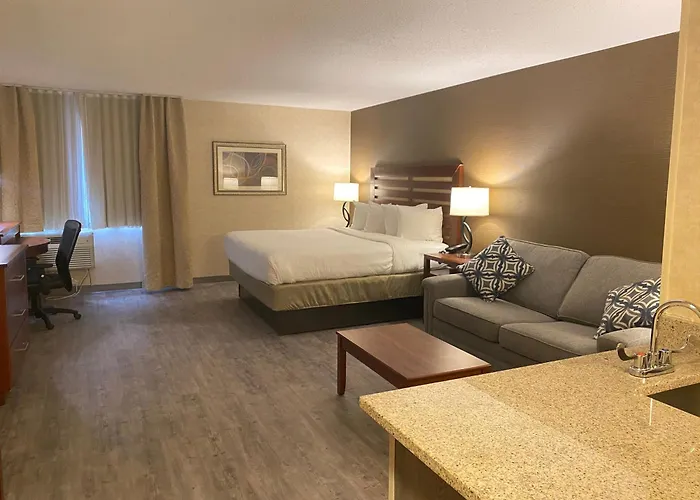 Wyndham Garden Grand Rapids Airport Hotel Cascade