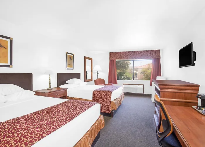 Ramada By Wyndham Barstow Hotel