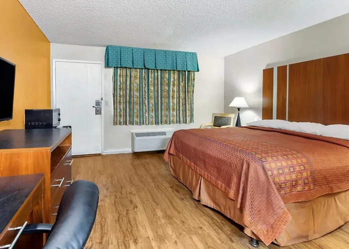 Riverside Inn & Suites