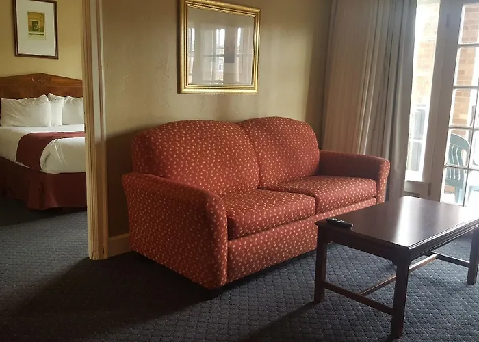 Senate Luxury Suites Topeka