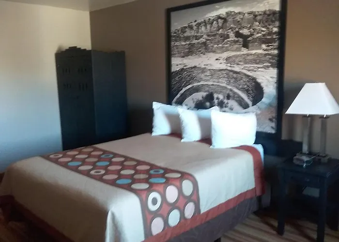 Super 8 By Wyndham Taos Hotel