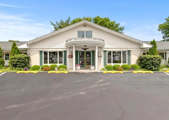 Glass House Inn Erie Near I-90 & I-79 Kearsarge