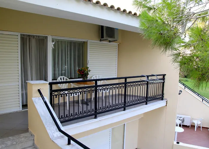 Kavos Hotels