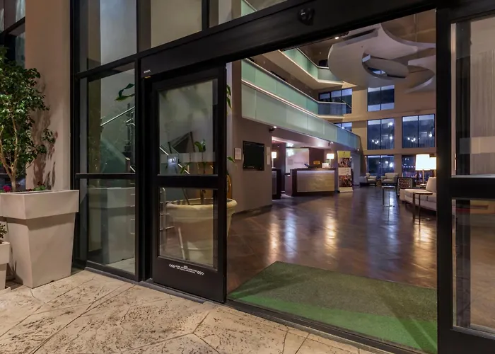 Holiday Inn And Suites Phoenix Airport North By Ihg