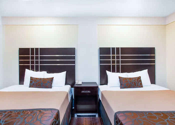 Travelodge By Wyndham Fresno Yosemite Area