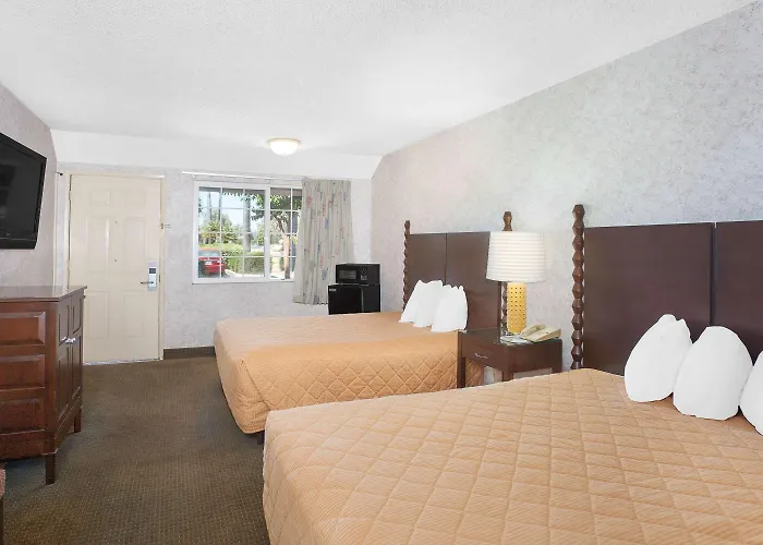Days Inn By Wyndham Fresno Central