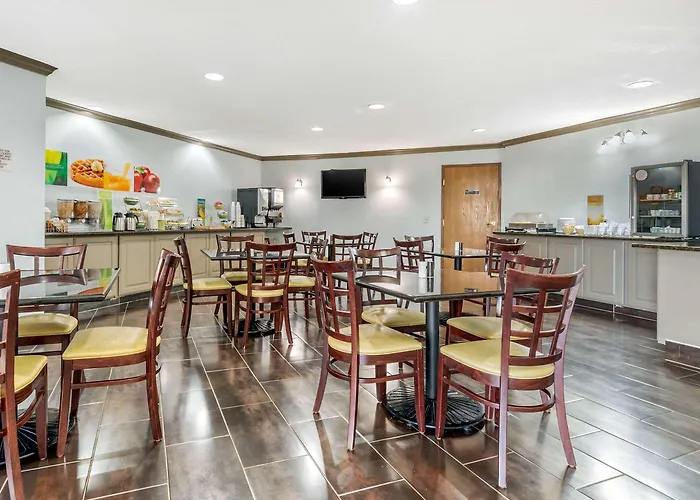 Quality Suites Kansas City International Airport