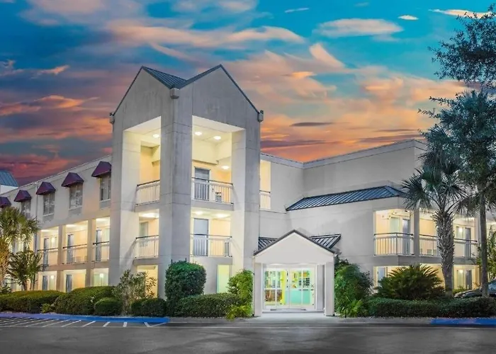 Hotel Carolina A Days Inn By Wyndham Hilton Head Island