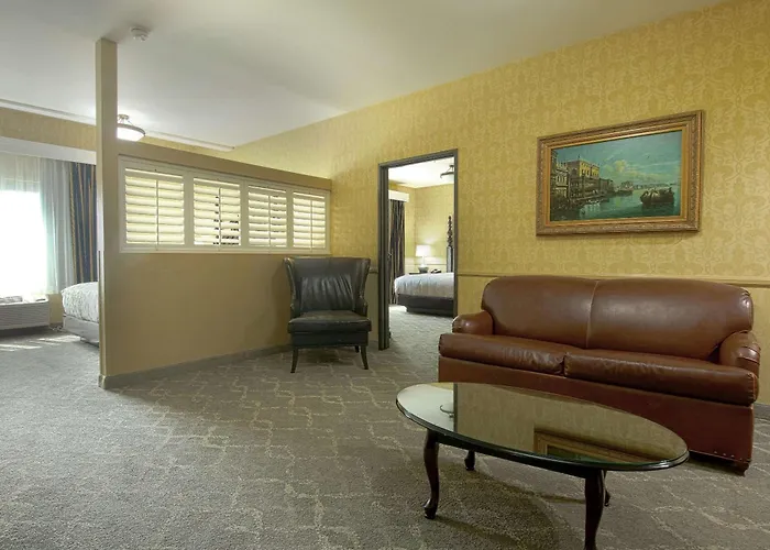 Azure Hotel&Suites Ontario Trademark Collection By Wyndham