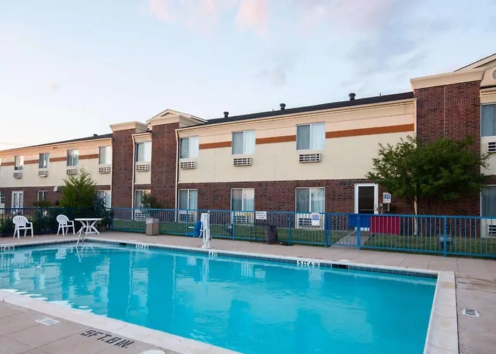 Comfort Inn & Suites Red Oak - Dallas Area