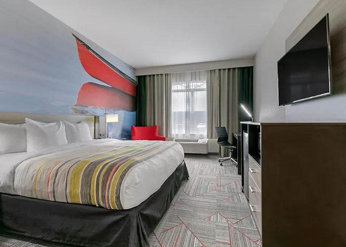 Clarion Pointe Columbus-Bradley Park Hotel