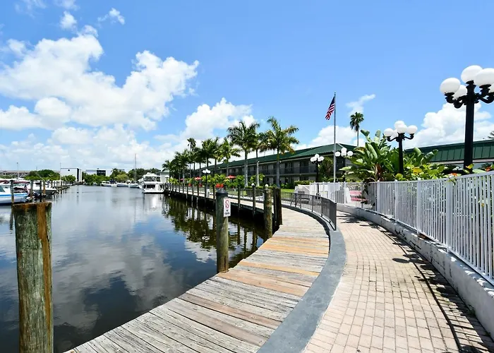Remodeled, Huge Pool, Tiki Bar & Grill, Quiet Room South Bradenton