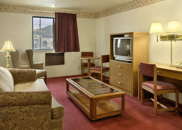 Super 8 Butler Hotel