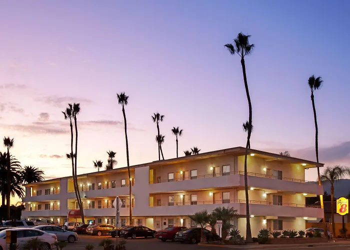Super 8 By Wyndham Santa Barbara/Goleta Hotel