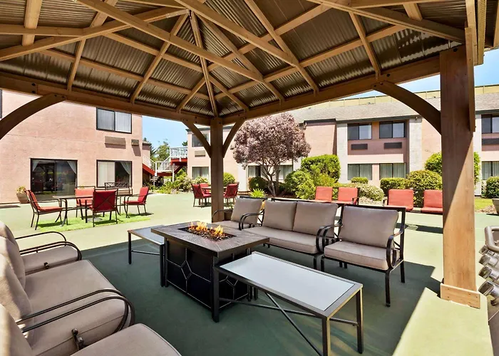 Ramada By Wyndham Arcata Hotel