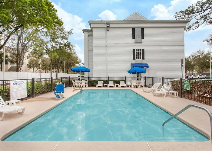 Baymont By Wyndham Jacksonville/Butler Blvd
