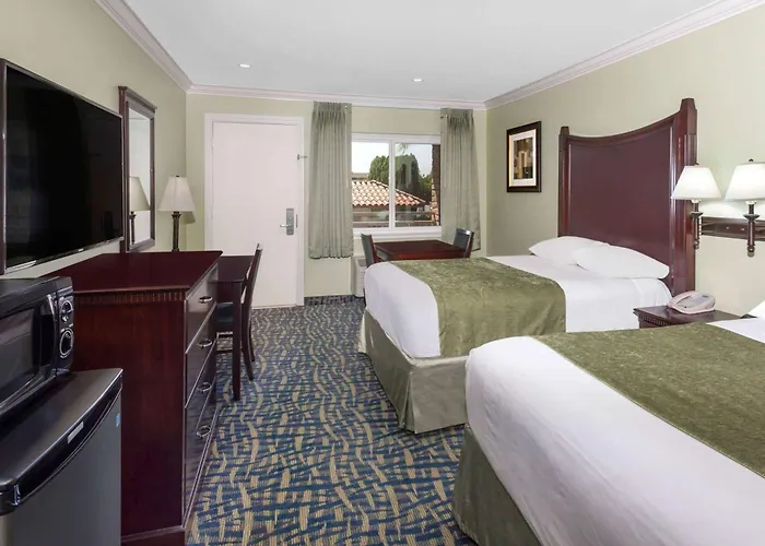 Travelodge By Wyndham Orange County Airport/ Costa Mesa