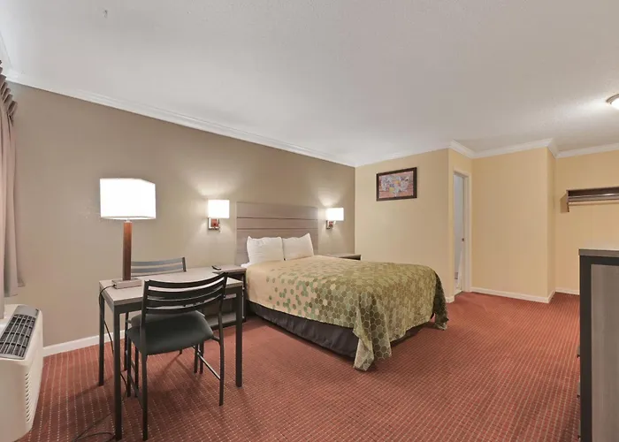 Econo Lodge Woodland Near I-5