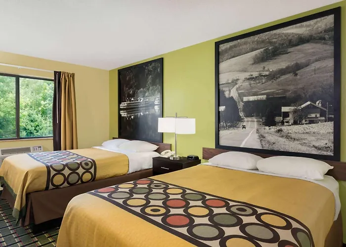 Super 8 By Wyndham Marietta Motel