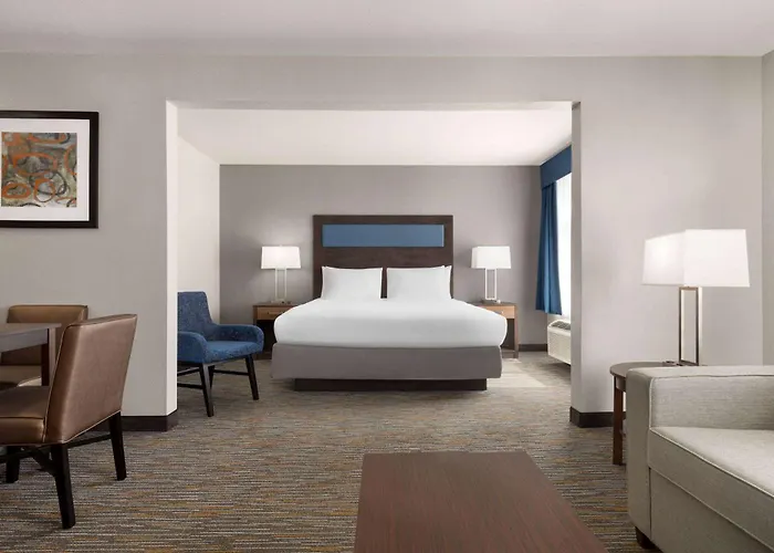 Wingate By Wyndham Southport Hotel