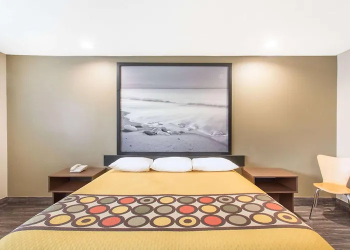 Super 8 By Wyndham National City Chula Vista