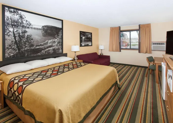 Super 8 By Wyndham Ottawa Starved Rock Hotel
