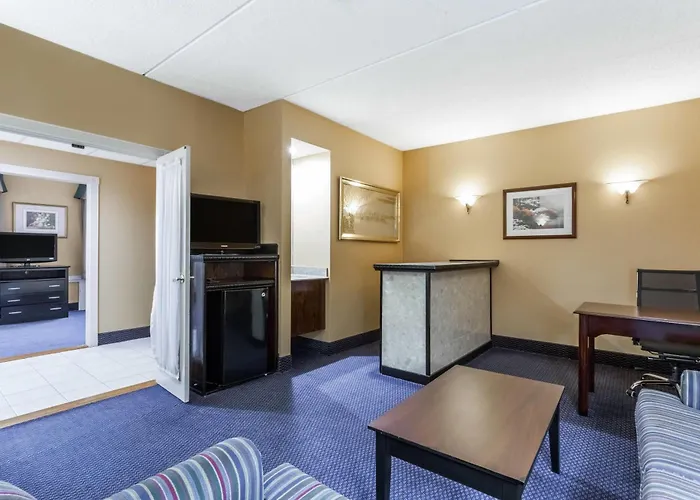 Ramada By Wyndham Newburgh/West Point Hotel