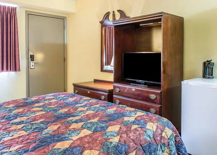 Super 8 By Wyndham Petoskey Hotel
