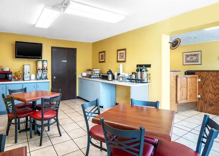 Econo Lodge Near Missouri University Of Science And Technology Rolla