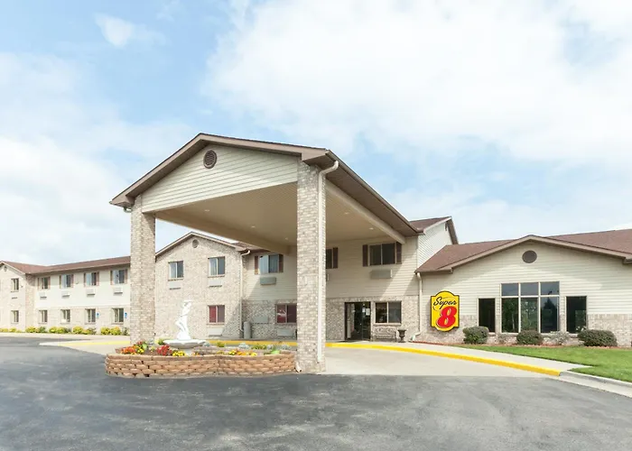 Super 8 By Wyndham Big Rapids Motel