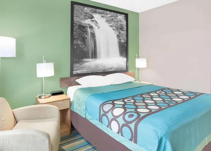 Super 8 By Wyndham Beaver Dam