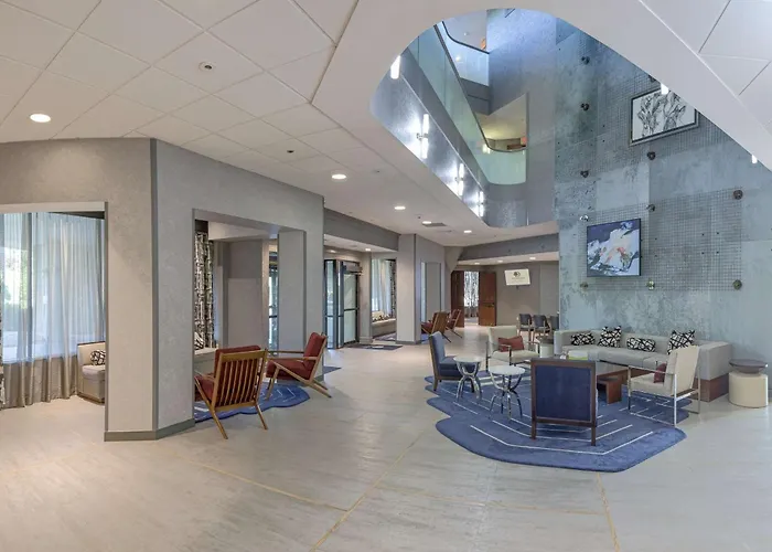 Doubletree By Hilton Boston-Rockland Hotel