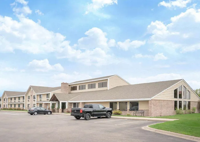 Baymont By Wyndham Lakeville