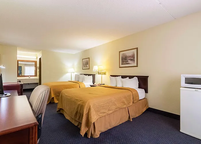 Econo Lodge Inn & Suites Bentonville
