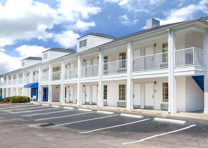 Super 8 By Wyndham Orangeburg North Motel
