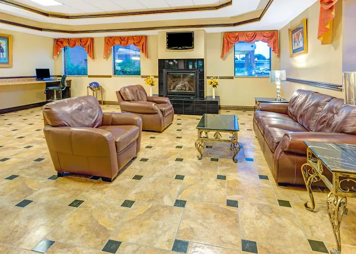 Days Inn & Suites By Wyndham Jeffersonville In Clarksville 