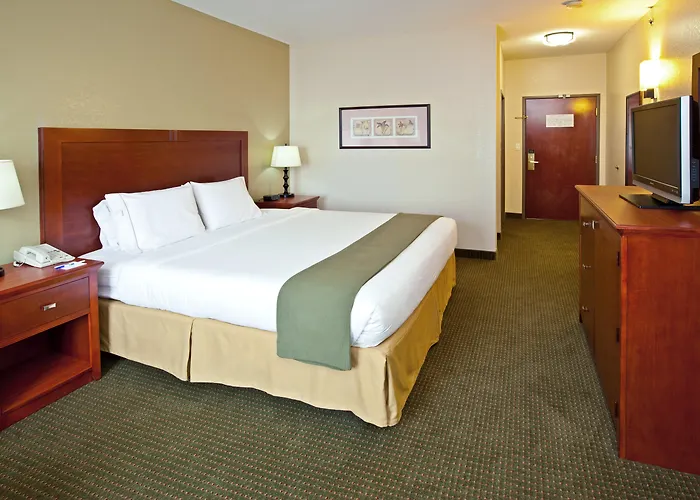 Holiday Inn Express Hotel & Suites Bedford By Ihg