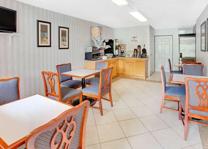 Super 8 By Wyndham Laurel Hotel