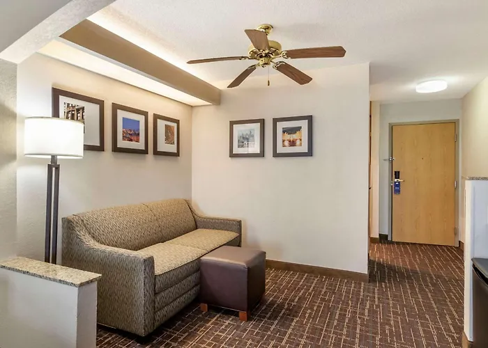 Comfort Inn & Suites Lees Summit - Kansas City