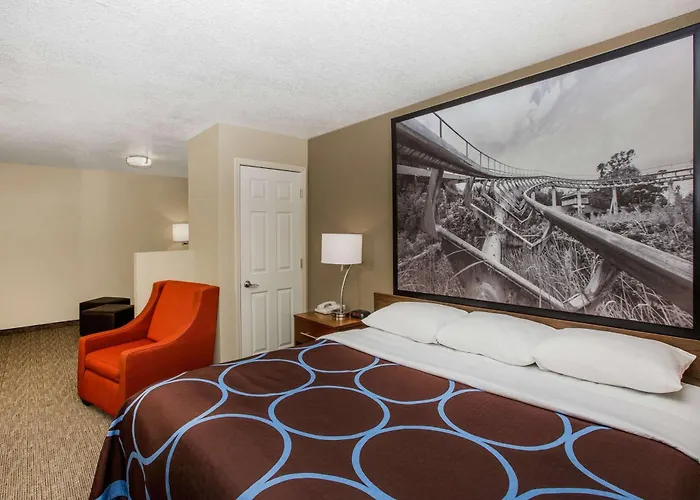 Super 8 By Wyndham Altoona Hotel