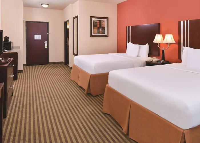 La Quinta By Wyndham Woodward Hotel
